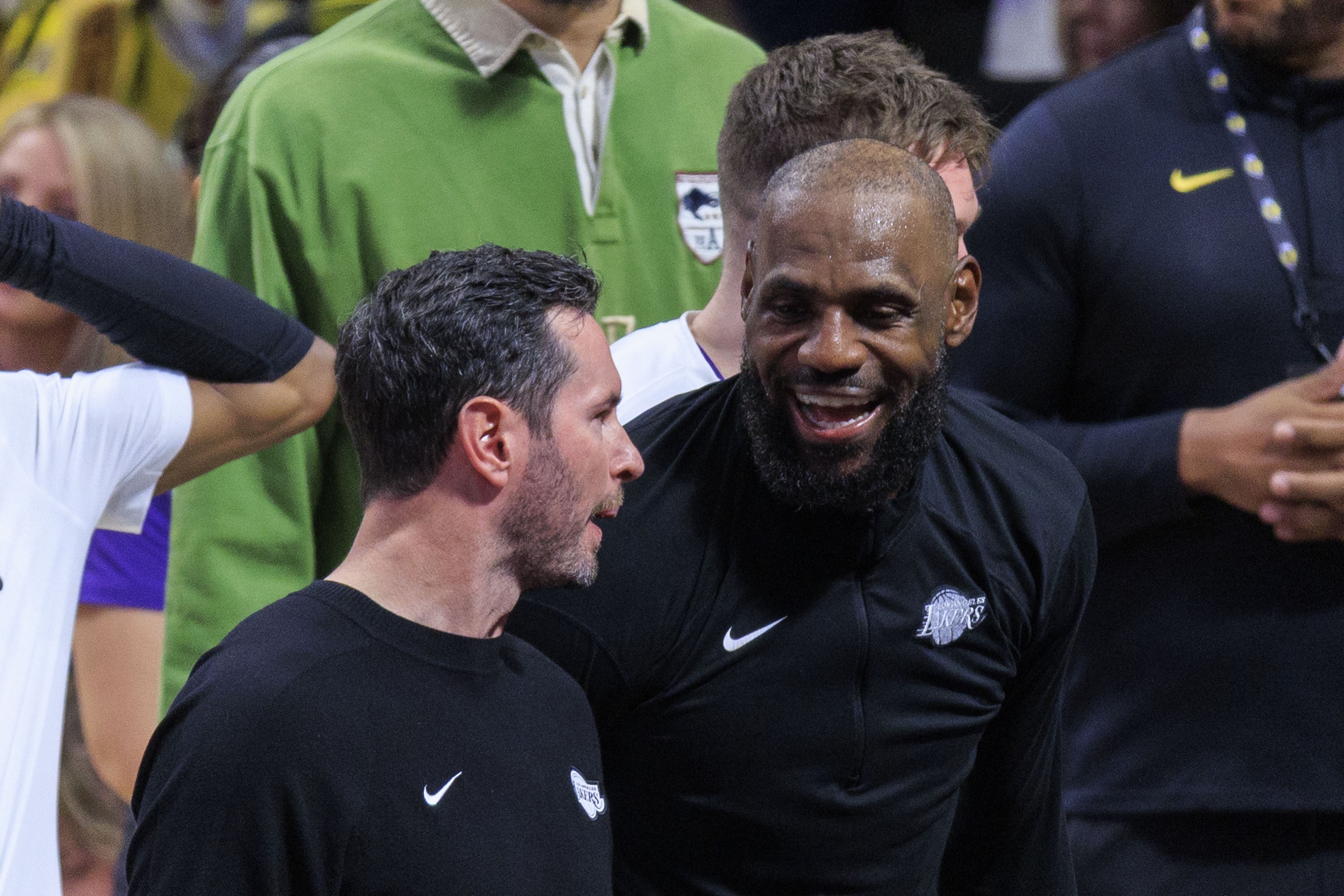 湖人客战勇士前紧急召开球队会议 詹姆斯训练中重定基调