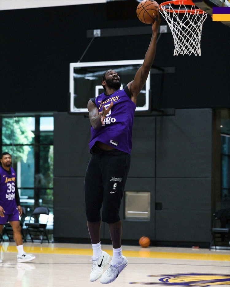 湖人备战首轮G1 詹姆斯谈训练状态