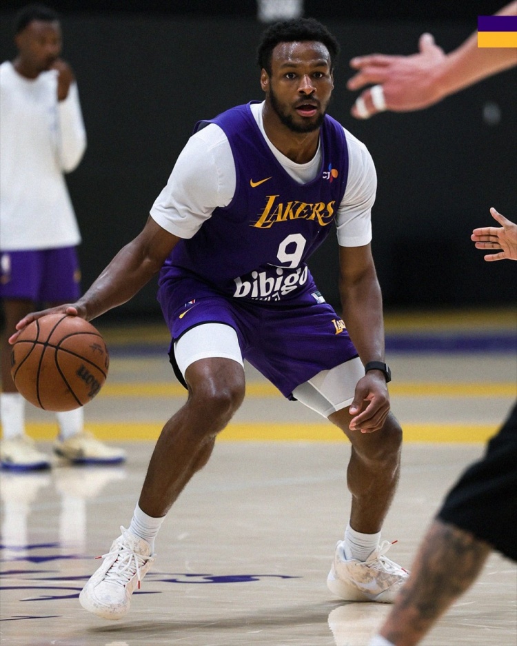 湖人备战首轮G1 詹姆斯谈训练状态