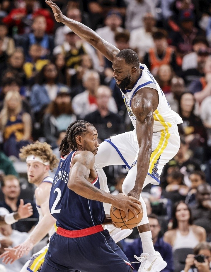 詹姆斯转发追梦关键防守集锦 称其为最顶级存在