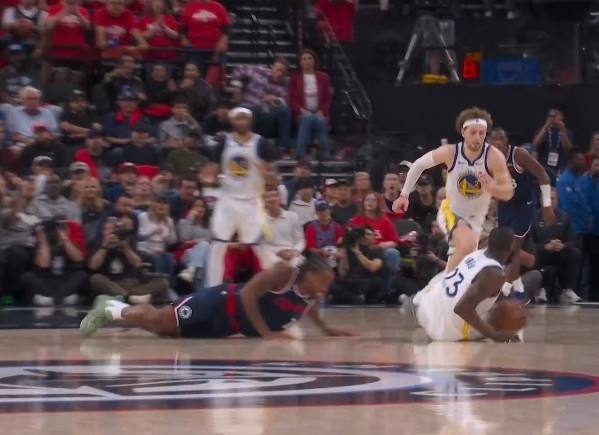 詹姆斯转发追梦关键防守集锦 称其为最顶级存在