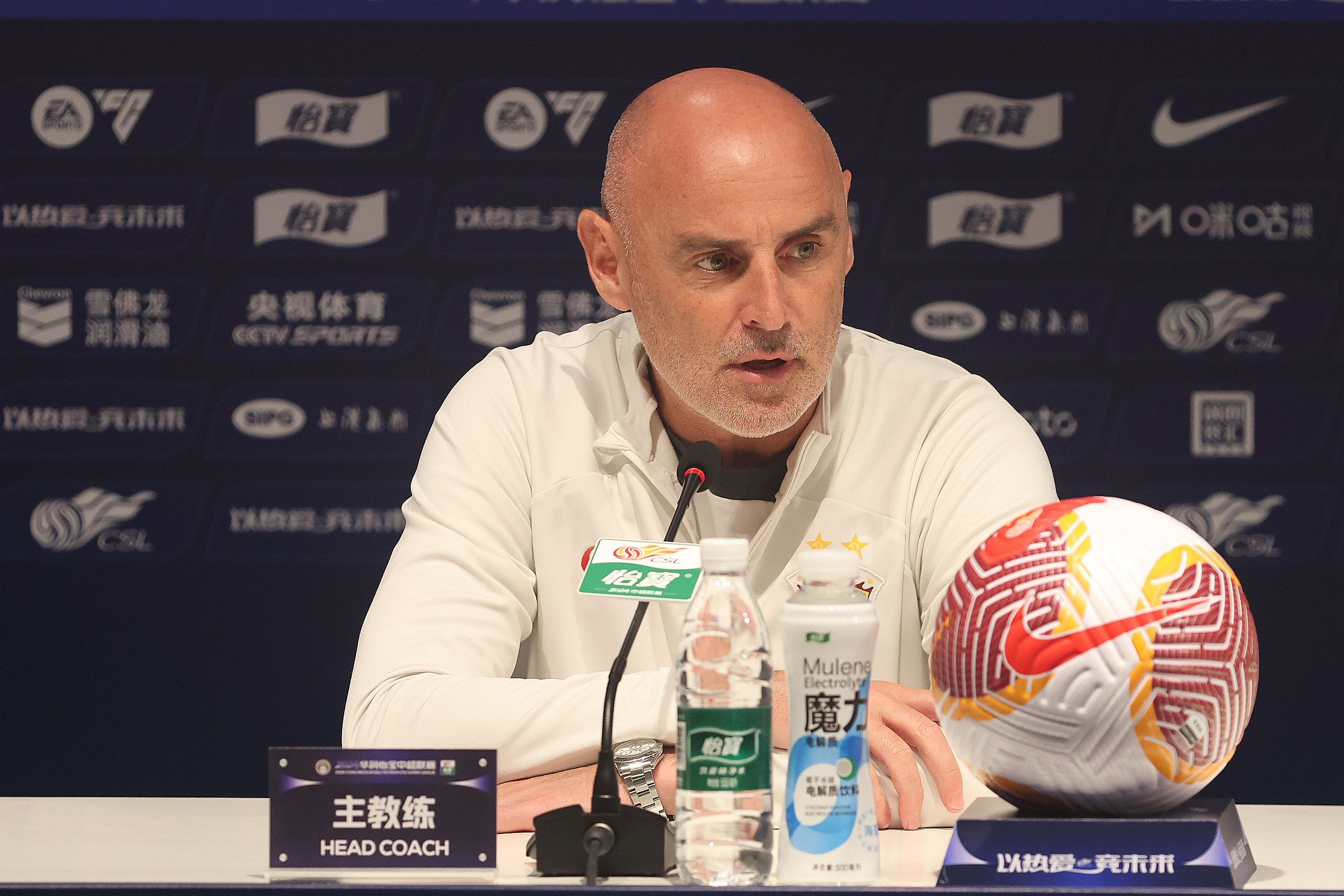 海港客场平泰山 穆斯卡特盛赞球队精神属性 莱昂纳多膝伤缺阵