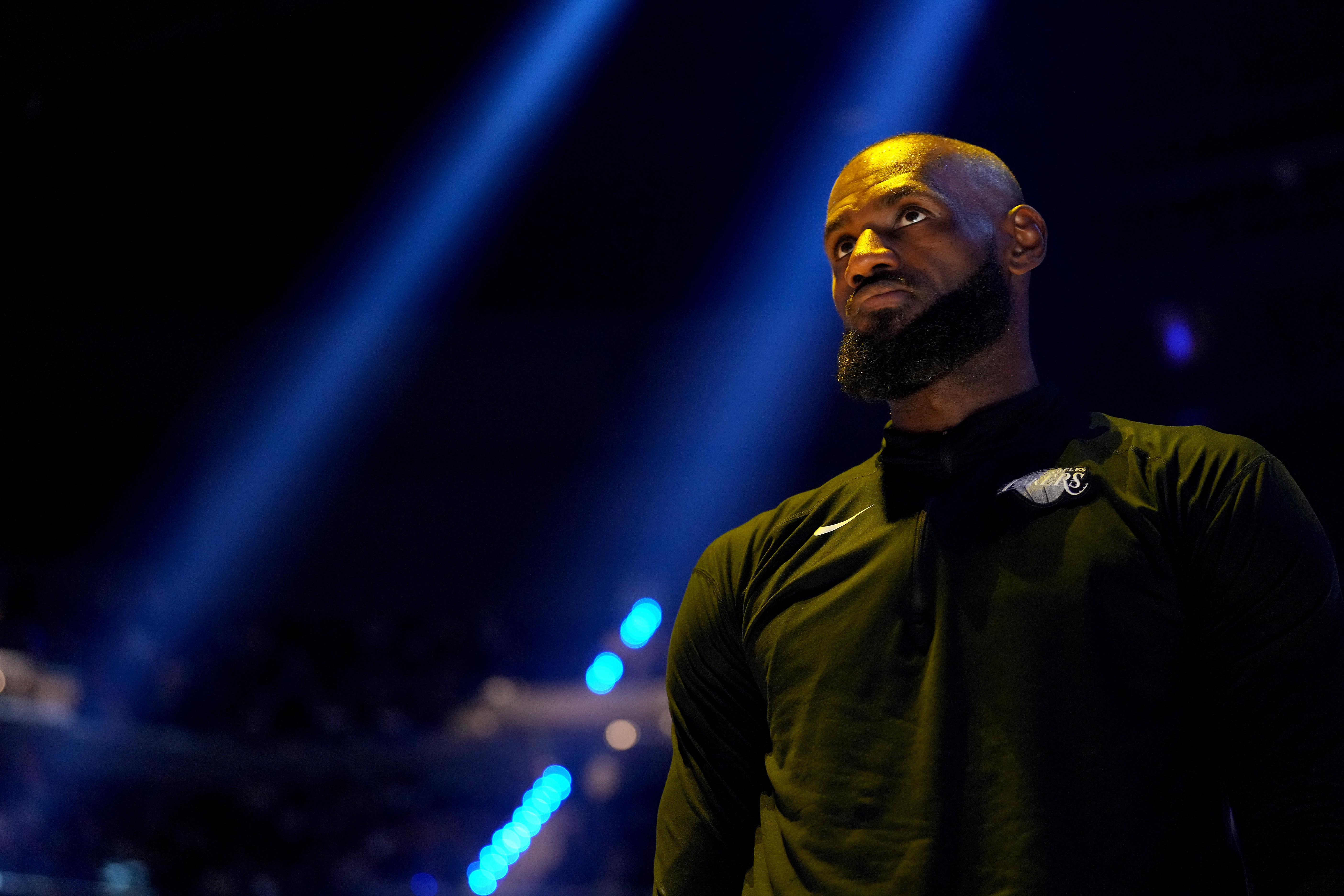 詹姆斯19+13+8高效控场 湖人残阵抢下首胜为伤员争取时间