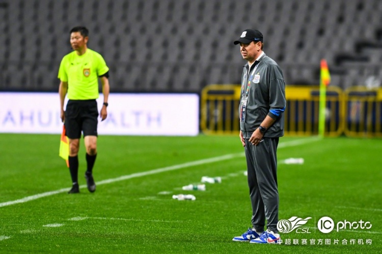 斯卢茨基中场强调意志品质 申花下半场发力击退海牛