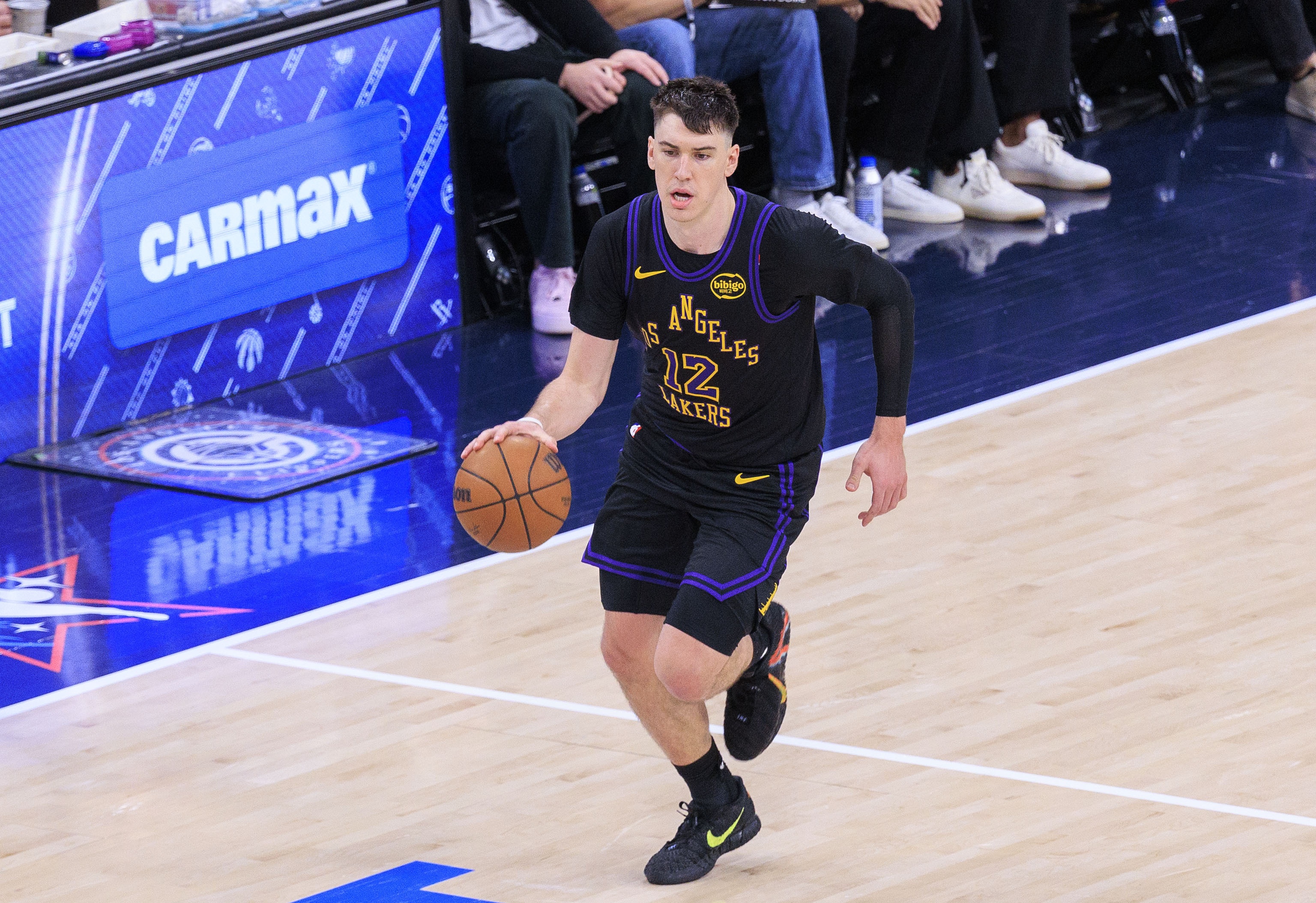 雷迪克确认拉拉维亚脚踝轻微扭伤 明日出战火箭存疑