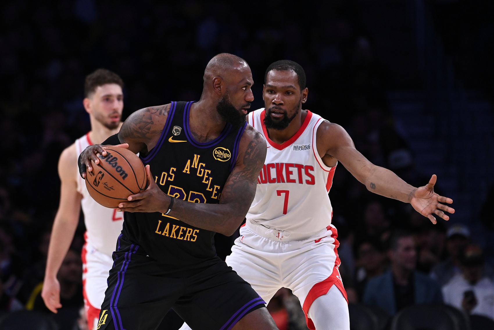 首轮横扫悬念仅存雷霆湖人，其余六组均陷苦战