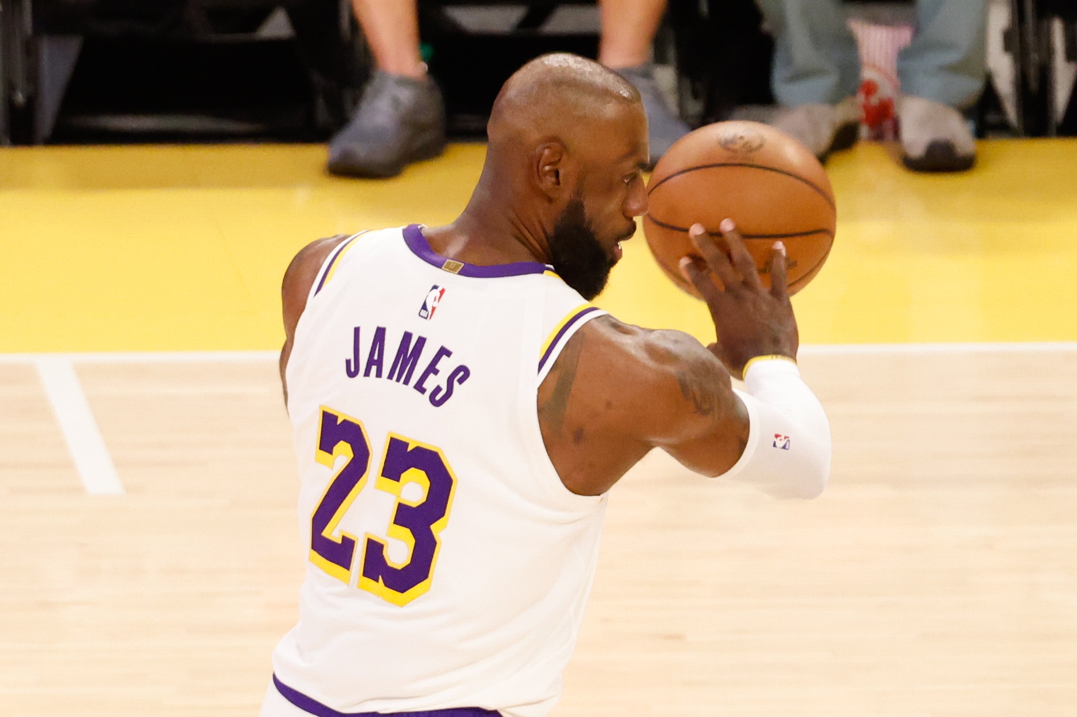 苏群：41岁詹姆斯9中2非战之罪，湖人G4心理回调属正常