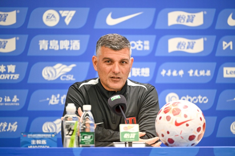 英媒聚焦约翰·阿洛伊西：蓉城8轮23球领跑，4-0血洗兄弟德比