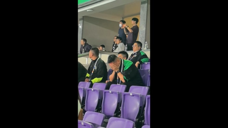 王钰栋凌空斩终结五轮不胜，浙江副总看台泪崩