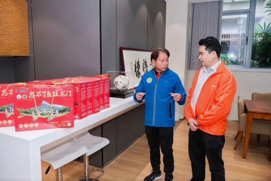 穗安街超趣味赛启动 周穗安骏文雅苑设工作室铺路社区足球生态