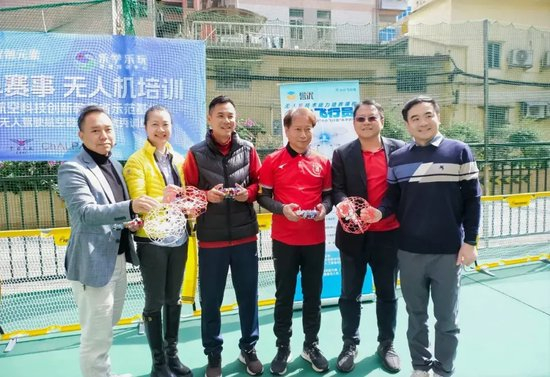 穗安街超趣味赛启动 周穗安骏文雅苑设工作室铺路社区足球生态