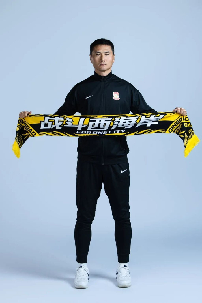 邵佳一:亚洲对手怕什么我们就做什么 青岛西海岸高压战术重塑二年级 邵佳一:亚洲对手怕什么我们就做什么 青岛西海岸高压战术重塑二年级