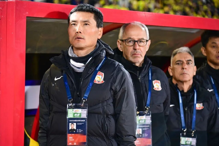 邵佳一:亚洲对手怕什么我们就做什么 青岛西海岸高压战术重塑二年级 邵佳一:亚洲对手怕什么我们就做什么 青岛西海岸高压战术重塑二年级