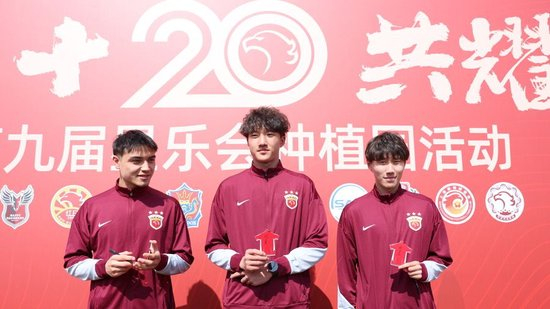 海港夏窗引援定调20岁生日：外援纠错+功勋换代