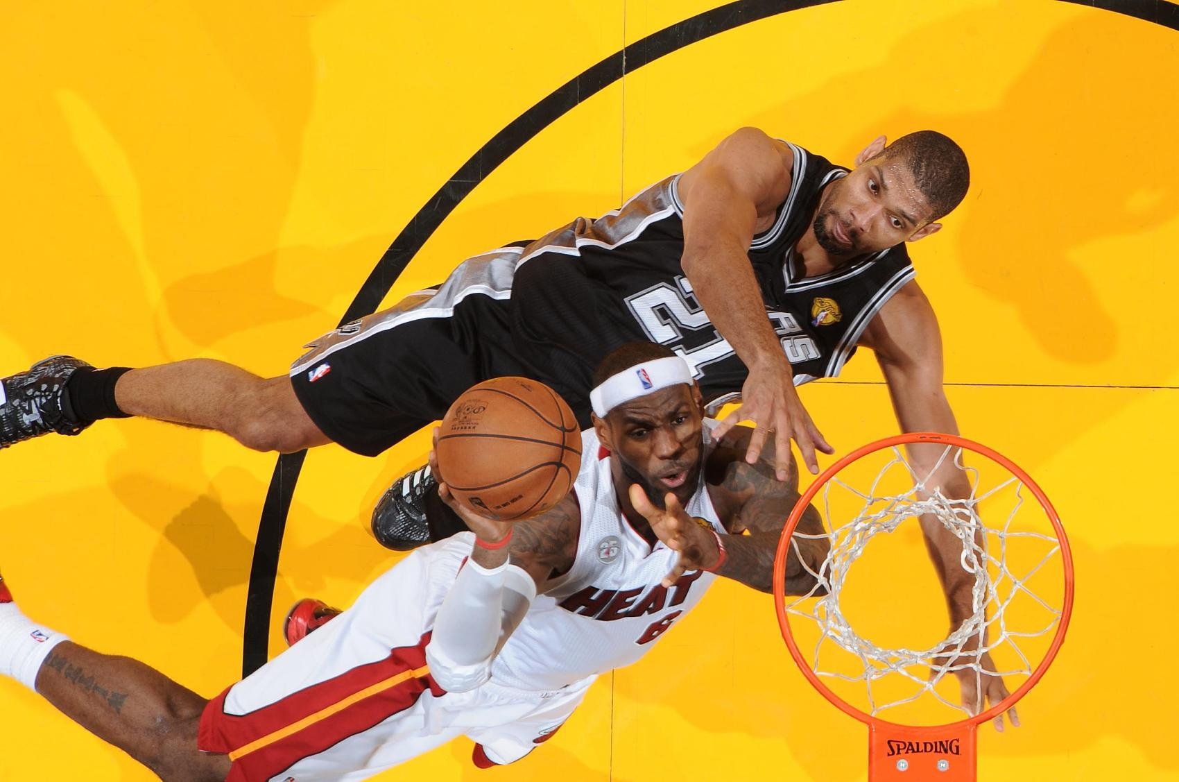 鲍仁君：詹姆斯若被横扫退役概率