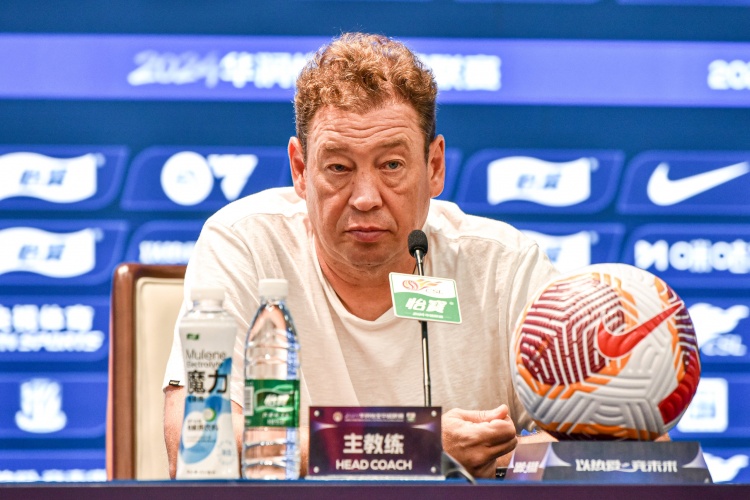 斯卢茨基：残阵申花人员紧缺，百场里程碑拒评分