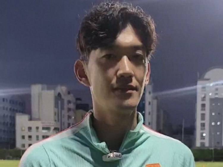 颜骏凌：不念新加坡旧账，为武磊百场骄傲