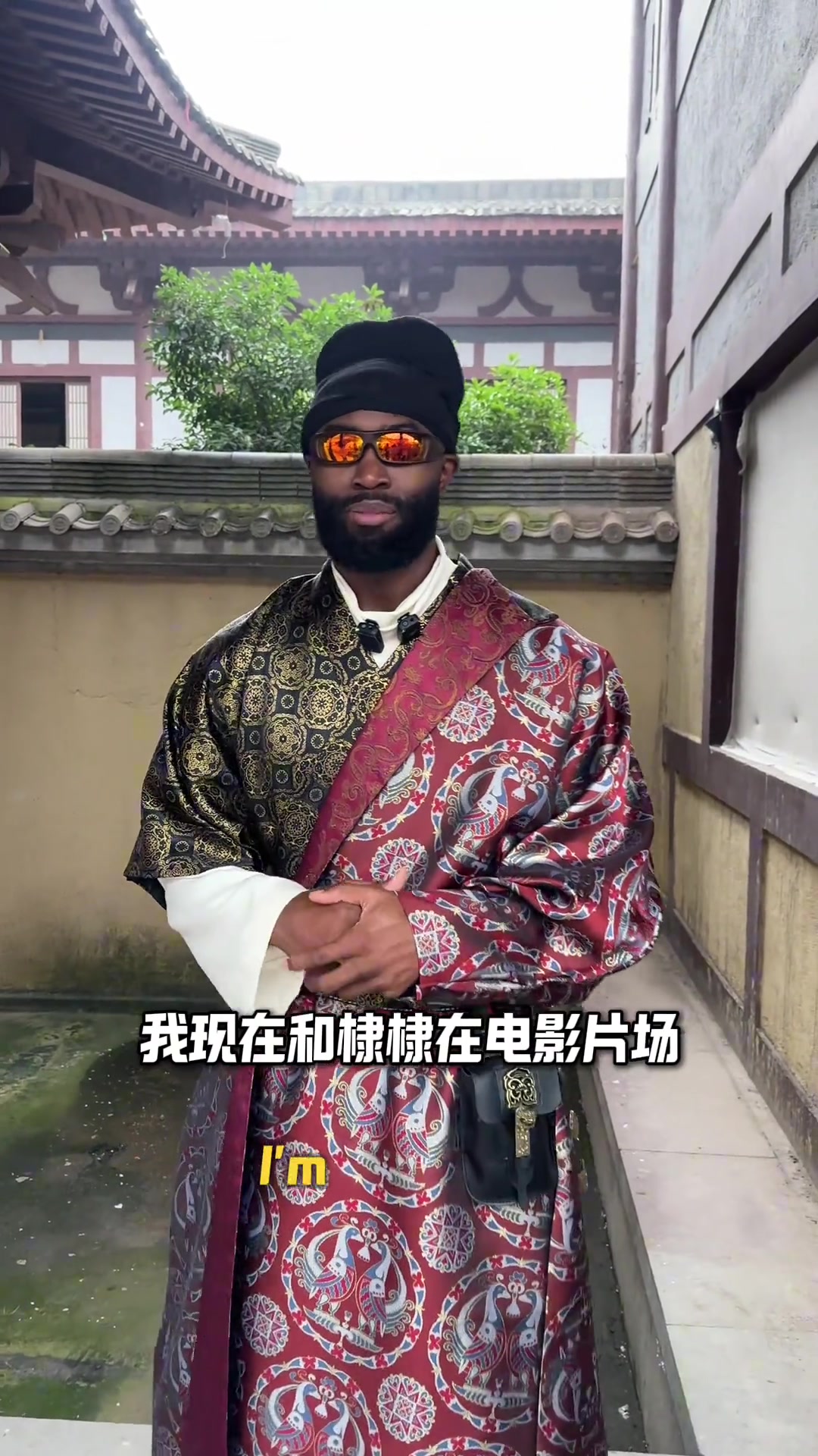 杰伦·布朗横店古装探班王鹤棣：祝《将门独后》收视长虹