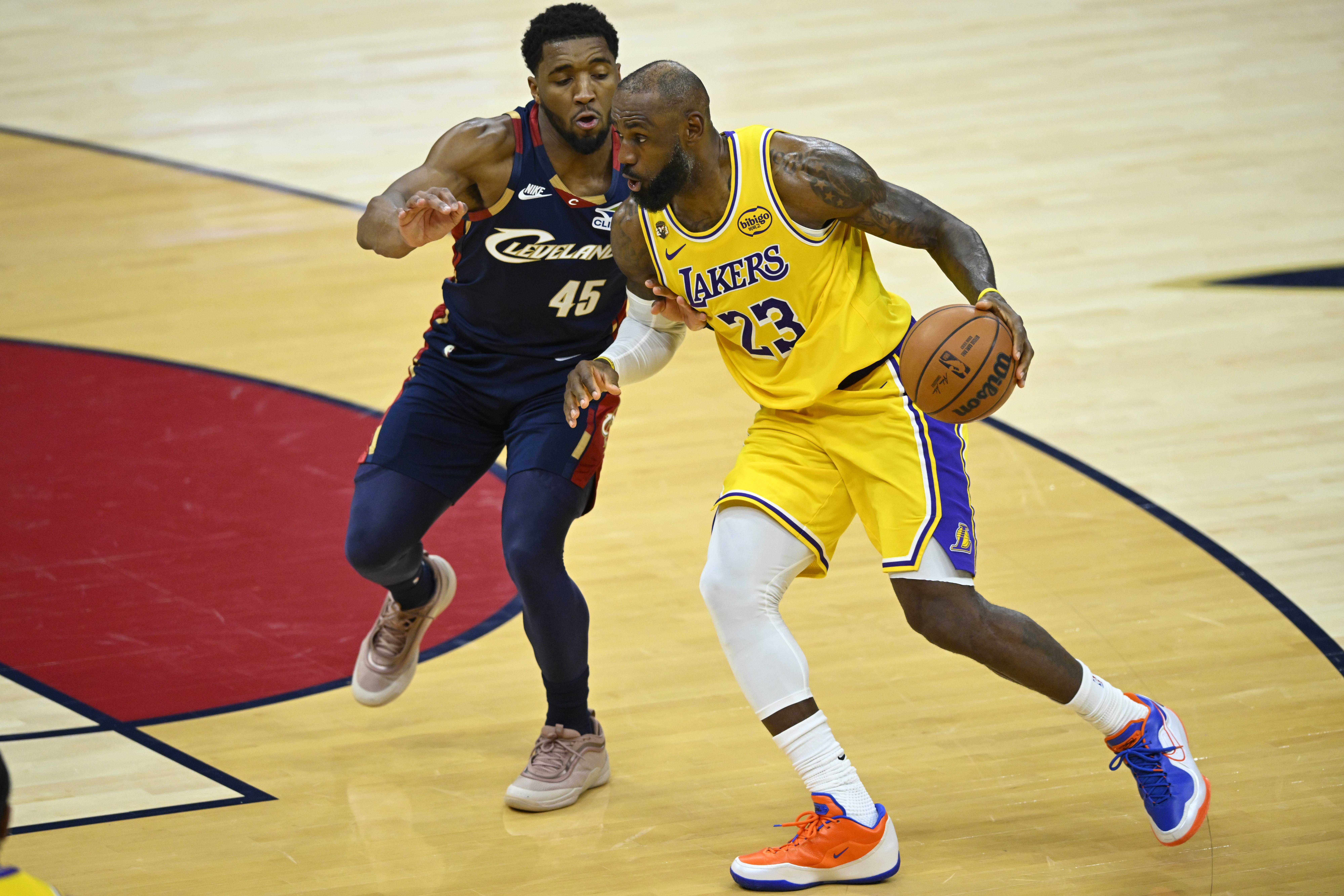 骑士随队记者Vardon改口：勒布朗将重返克利夫兰