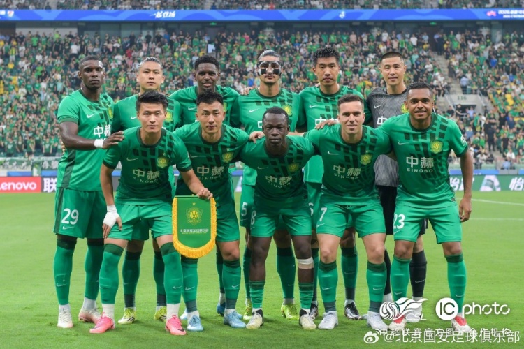 红牌+门线悬案，十人山东泰山客场0-2负于国安