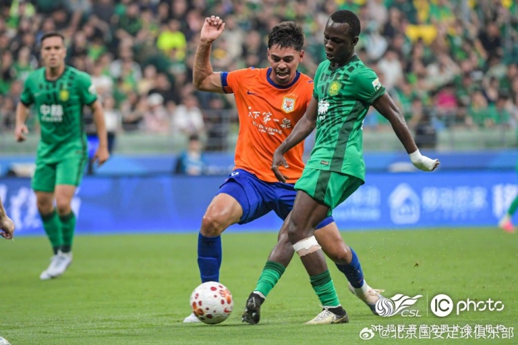 红牌+门线悬案，十人山东泰山客场0-2负于国安