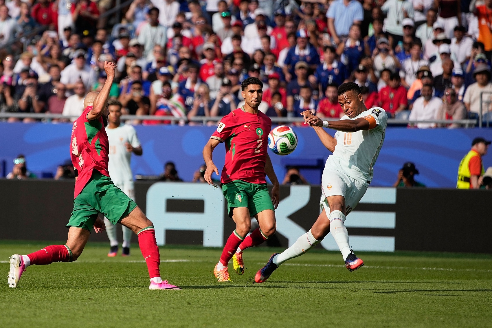 法国2-0摩洛哥：无效控球难破门，苏东点出‘破城槌’唯一软肋