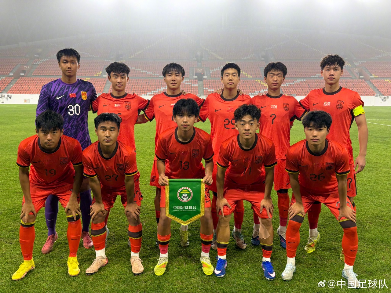 U17国足2-0塔吉克斯坦，邝兆镭凌空斩破僵局，谢晋终场前锁胜