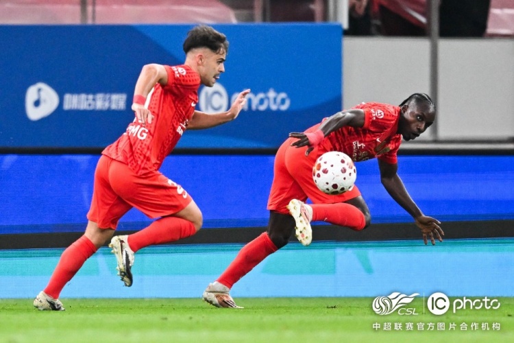 三粒进球被吹 海港主场0-1负泰山 三粒进球被吹 海港主场0-1负泰山