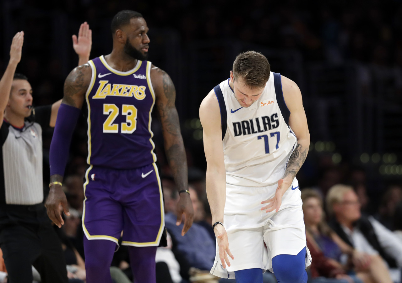 东契奇生涯前500场得分篮板助攻总数超乔丹 历史第一 东契奇生涯前500场得分篮板助攻总数超乔丹 历史第一