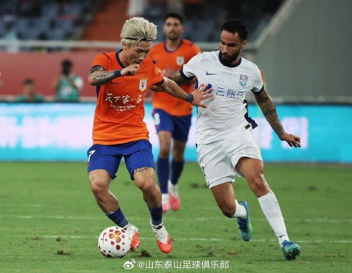 泰山2-1逆转津门虎 残阵混编新老合力拿下三分 泰山2-1逆转津门虎 残阵混编新老合力拿下三分