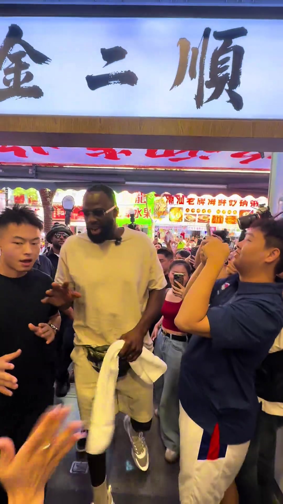 追梦潮汕玩起砂煲大肉丸乒乓球致敬《食神》