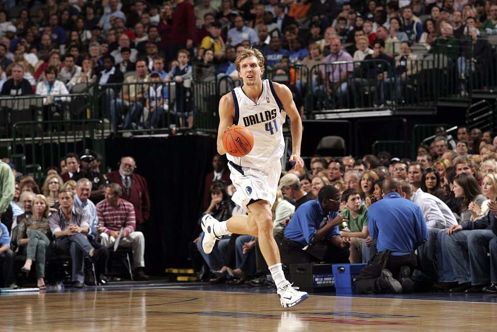 前NBA球员曝首周见闻：德隆三分25中25 诺维茨基连中43记