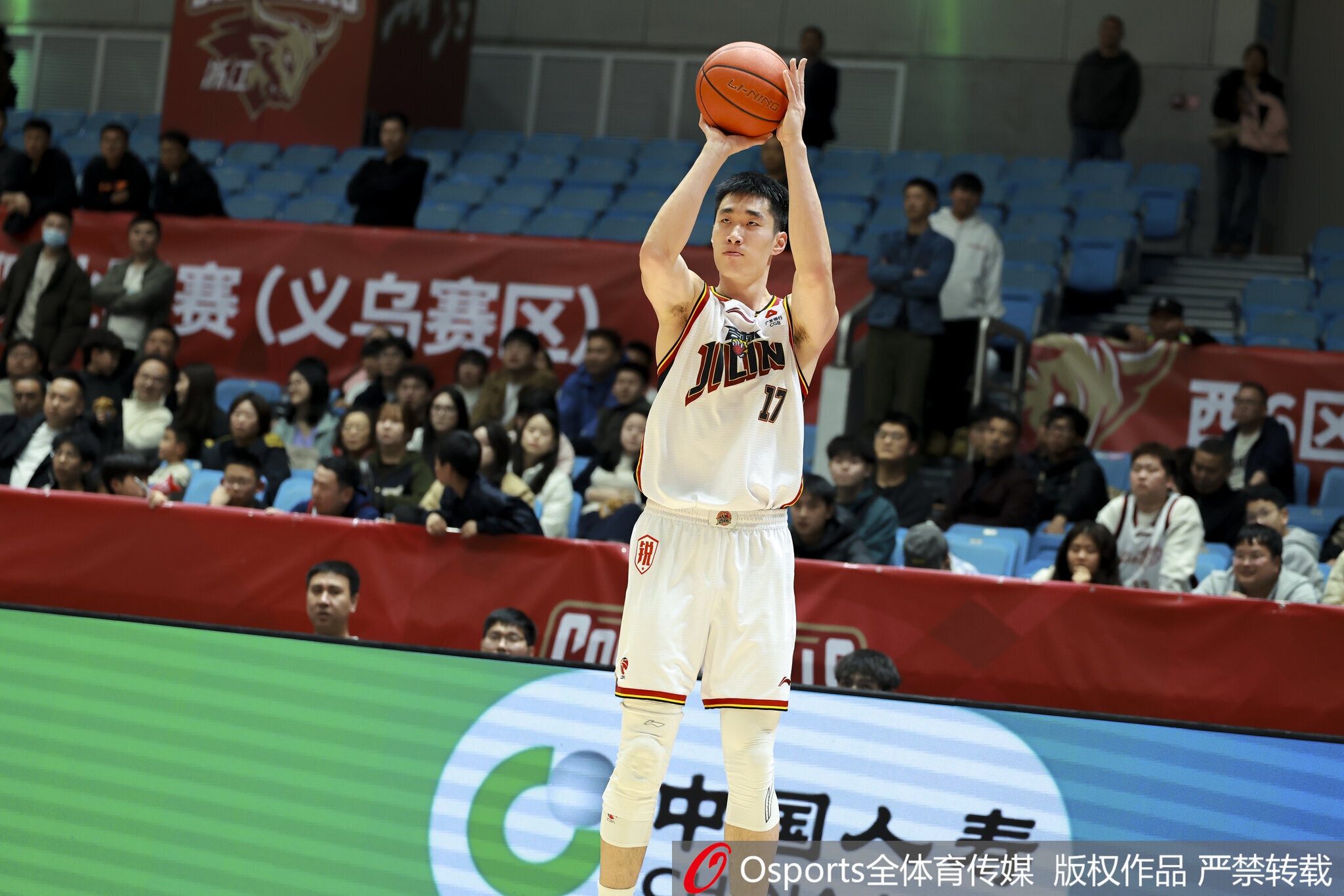 互换!媒体人:黄明依租借加盟吉林男篮 杨腾飞租借加盟广东男篮 互换!媒体人:黄明依租借加盟吉林男篮 杨腾飞租借加盟广东男篮