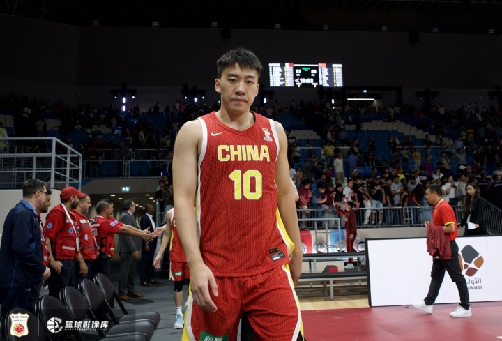 媒体人:香港金牛凭借他多方面的的“优势”拿下王俊杰 是场暗战