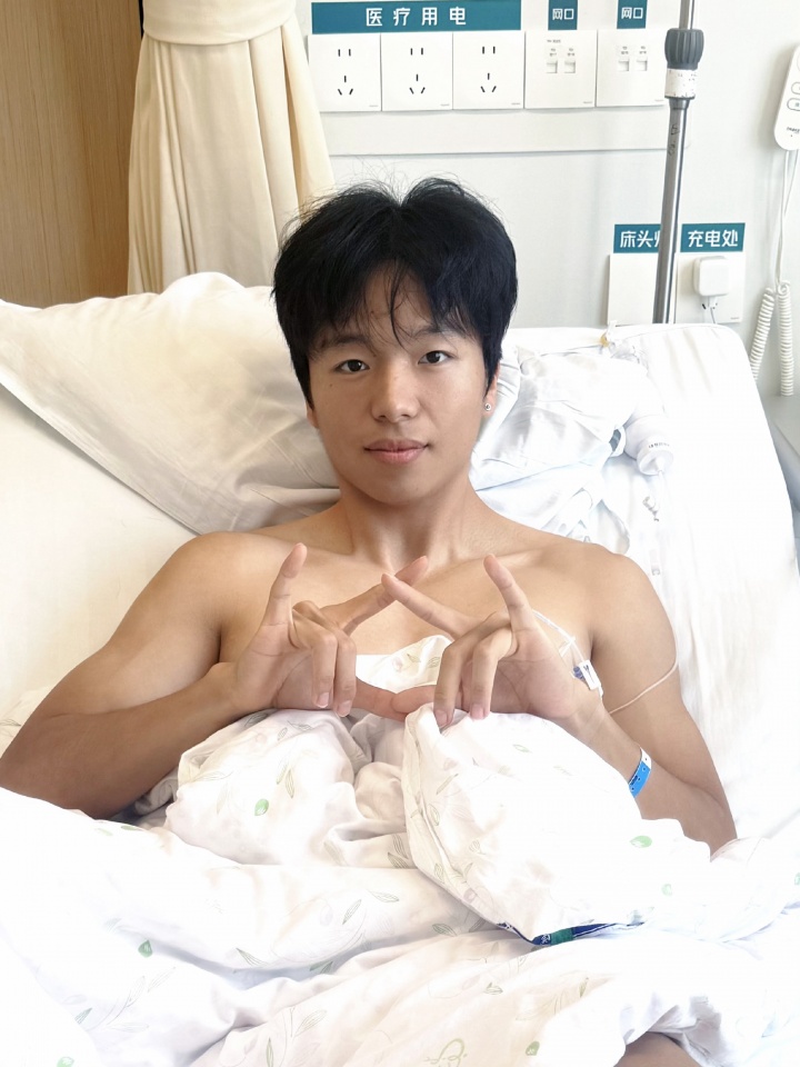 铜梁龙官方:李镇全踝关节距腓前韧带断裂,已顺利完成手术 铜梁龙官方:李镇全踝关节距腓前韧带断裂,已顺利完成手术