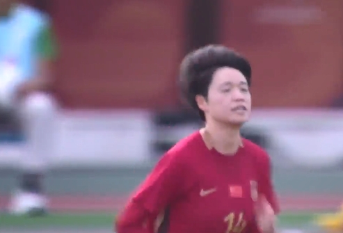 下半场比赛开始，中国女足换人调整，王霜、陈巧珠、李晴潼登场