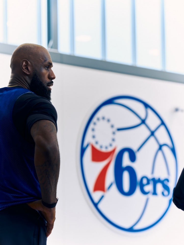 厉兵秣马！76人官方晒训练营首日图集：回归正题